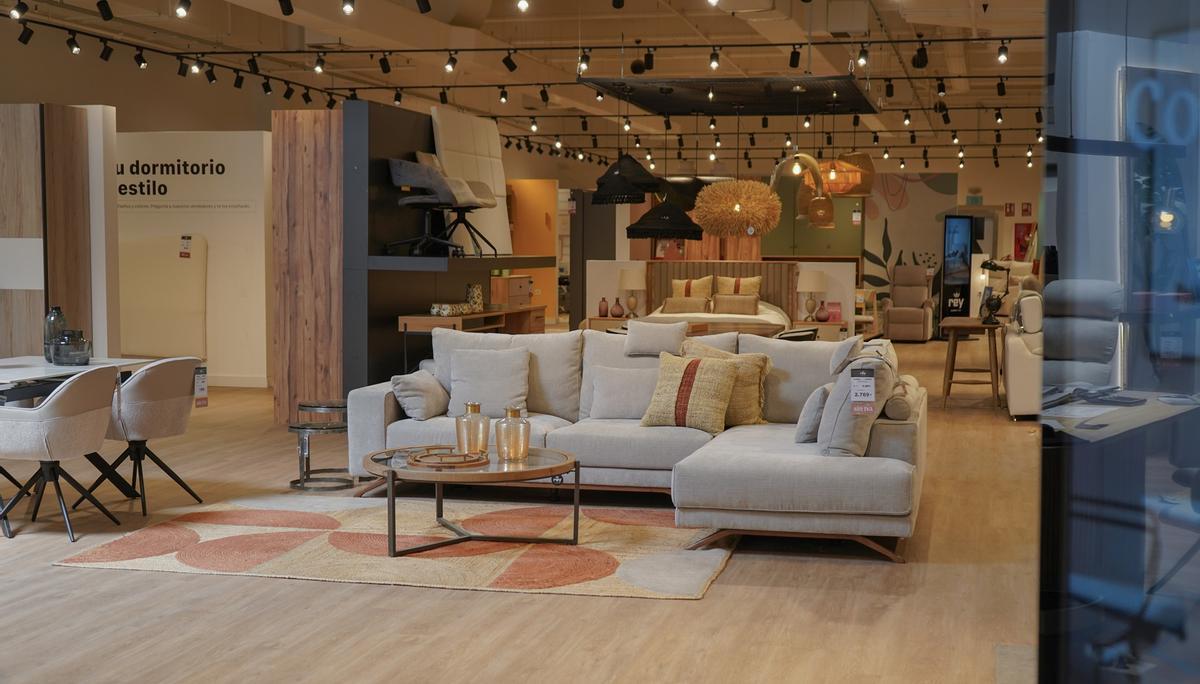 La compañía deja atrás el concepto de Muebles Rey para presentarse como Rey – Hogares Únicos
