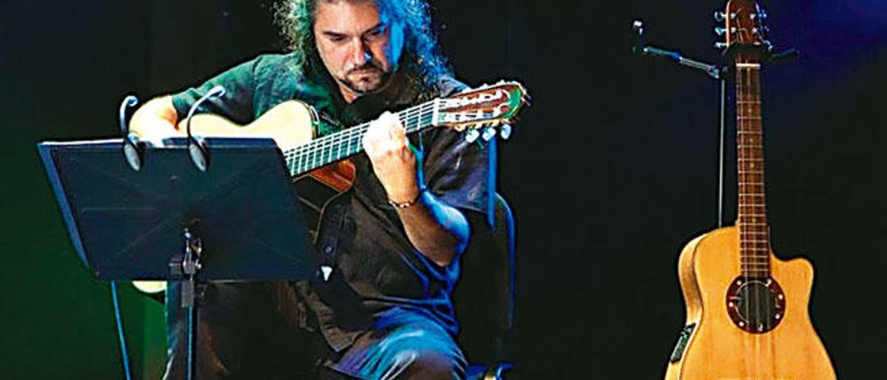 José Quintana, durante una actuación en directo.
