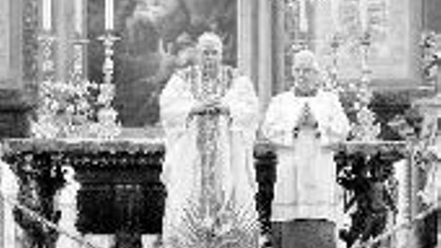 El Vaticano rehabilita al cardenal que dimitió por encubrir a pederastas