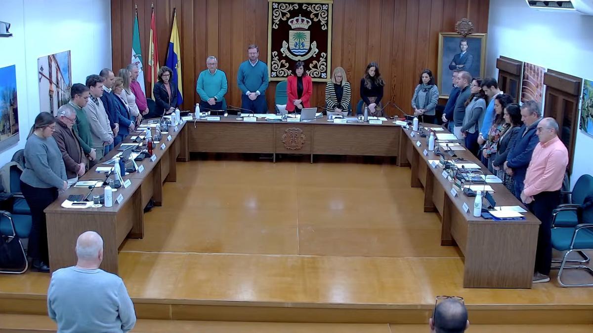 Minuto de silencio de la Corporación municipal de Palma del Río por las víctimas de violencia de género.