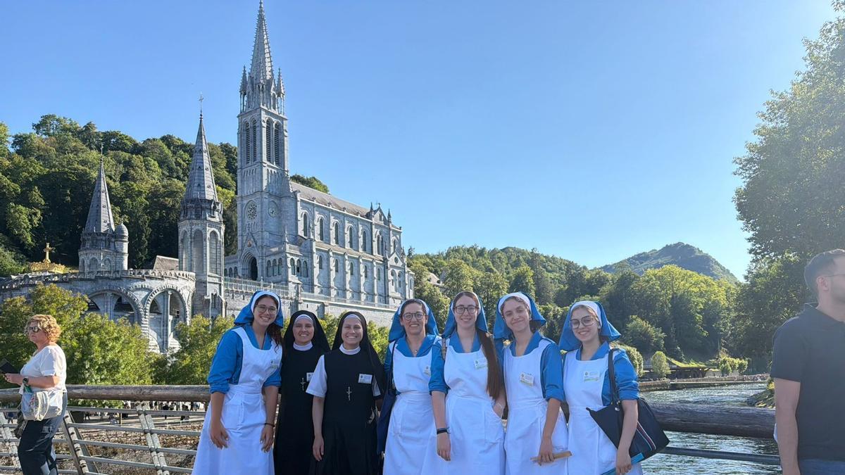 La colaboración con la Hospitalidad de Orihuela-Alicante permitió al alumnado asumir responsabilidades directas en la atención a los enfermos.
