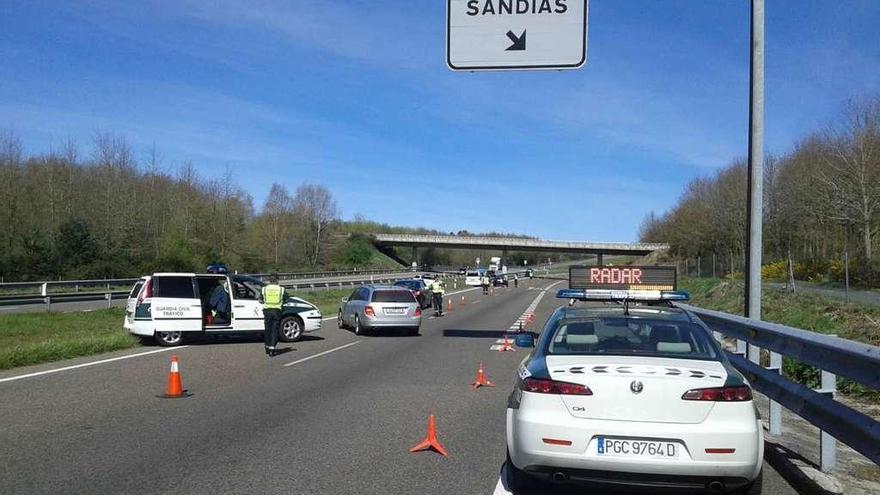 Un control de velocidad en la autovía A-52. // FdV