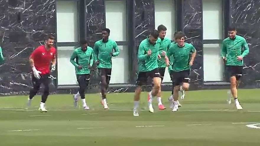 El Athletic empieza a preparar el partido de Liga de este domingo ante el Rayo en San Mam谷s