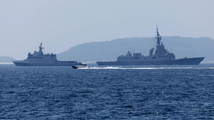 La parada naval de la Armada en la ría de Vigo, primer gran acto del Día de la Fuerzas Armadas