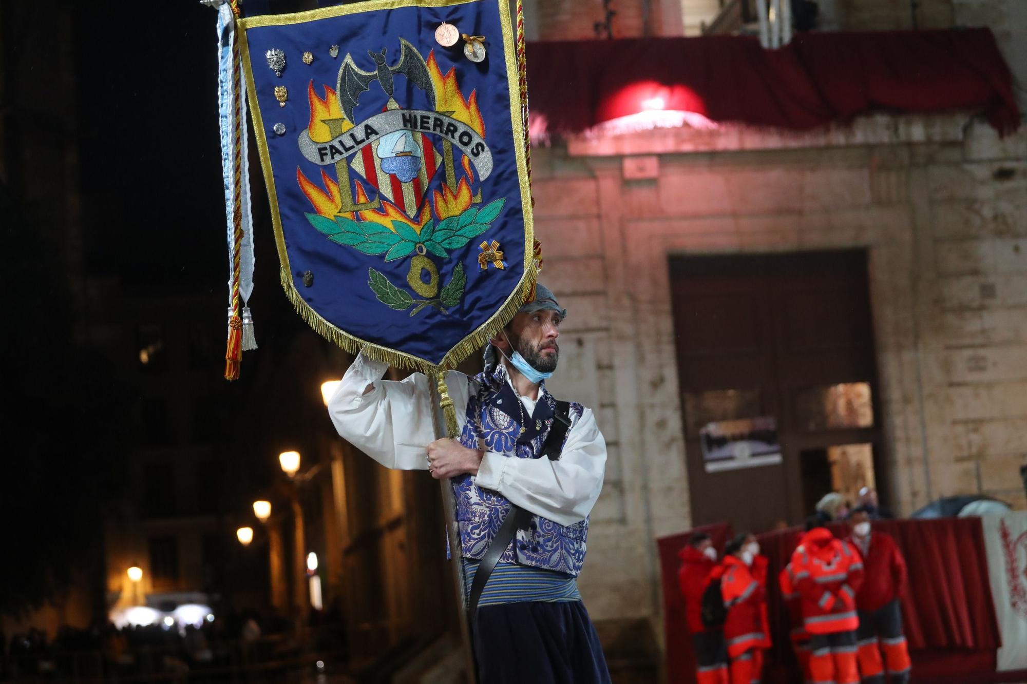 Búscate en el primer día de ofrenda por la calle de la Paz (entre las 21:00 a las 22:00 horas)