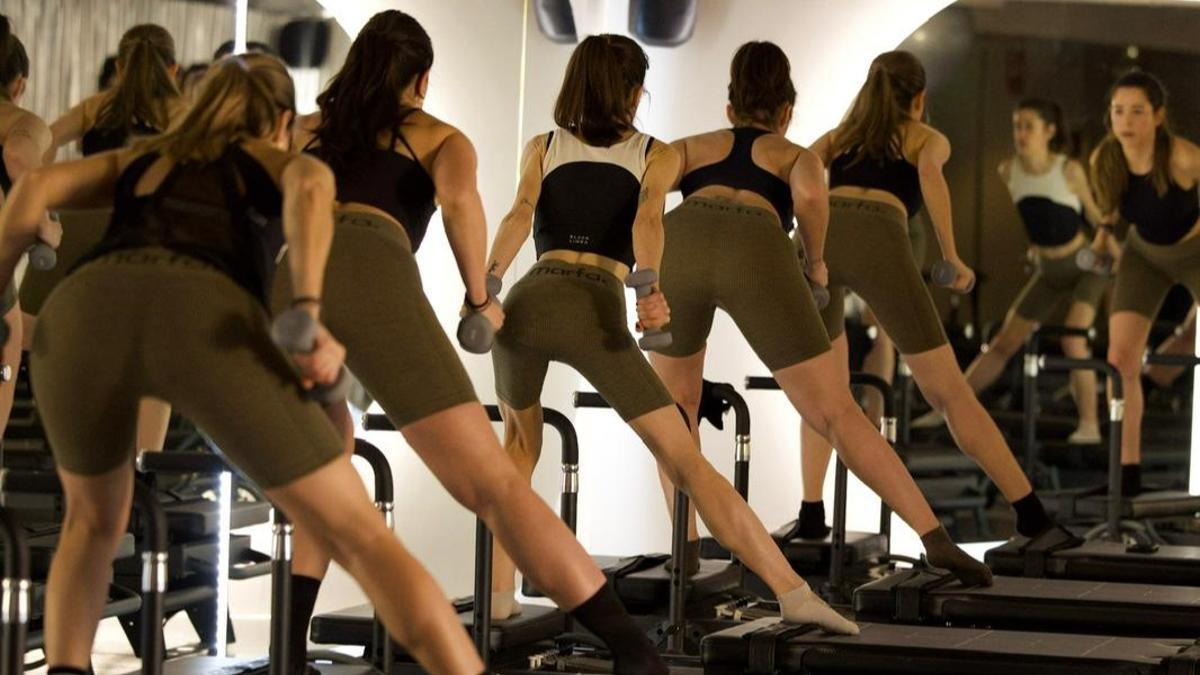Sesión de pilates en Iron Studios.