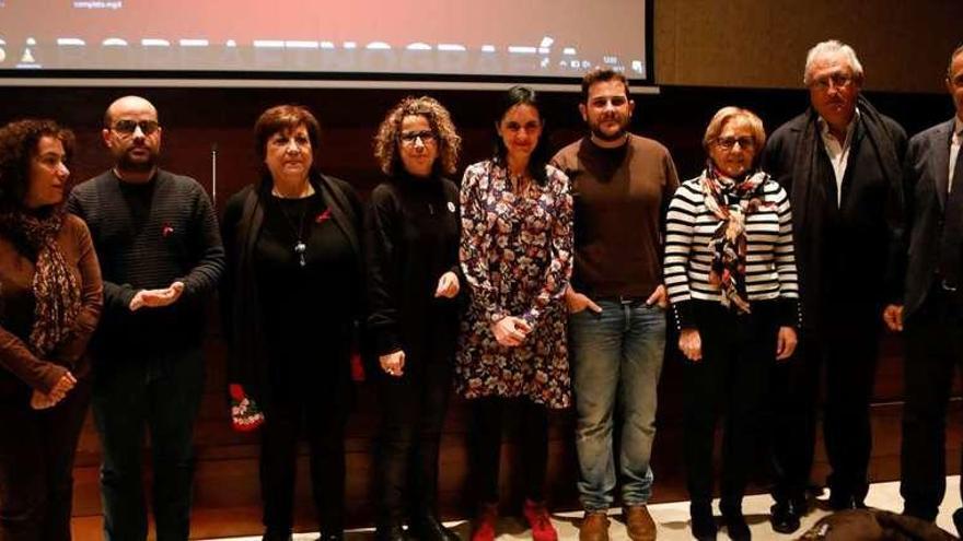 Representantes del Comité Antisida y de las instituciones, ayer en el Museo Etnográfico.