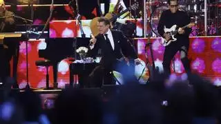 En vídeo | Así fue el mágico concierto de Luis Miguel en Córdoba
