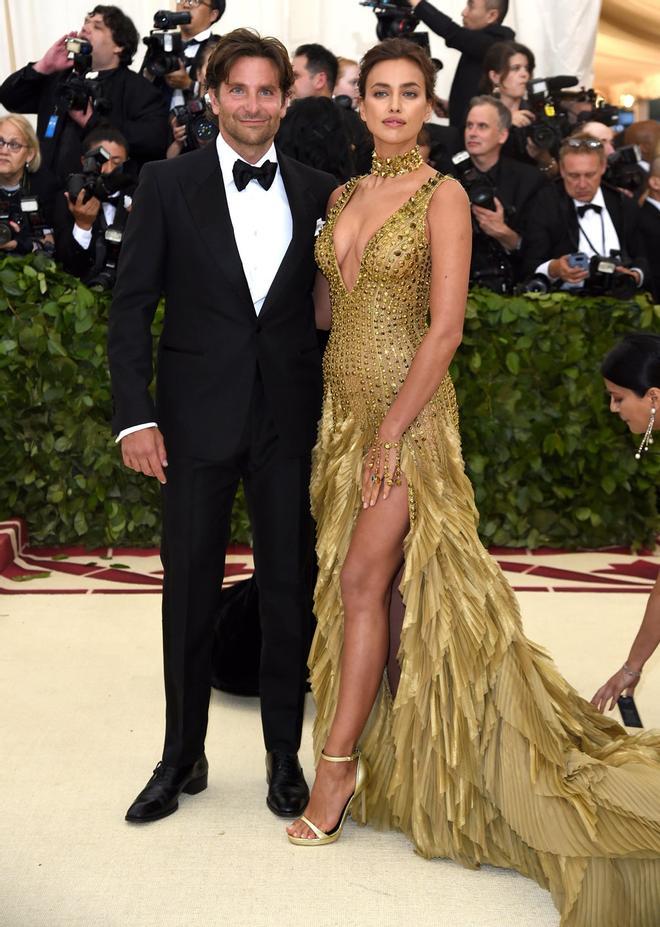 Irina Shayk y Bradley Cooper posan juntos por primera vez en la Gala MET 2018