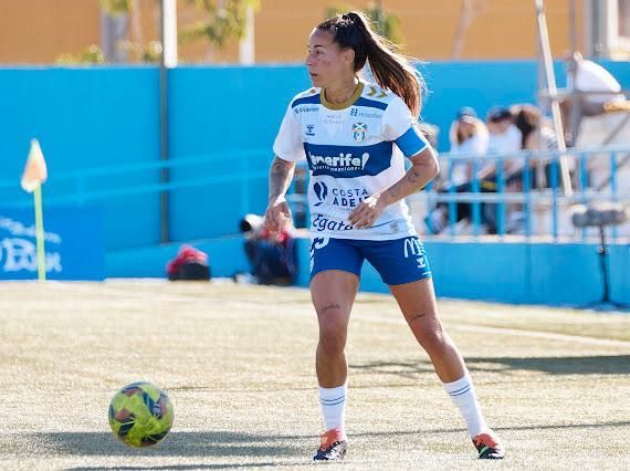 Raquel Peña 'Pisco', en un partido del Costa Adeje Tenerife de la máxima categoría femenina, la Liga F.