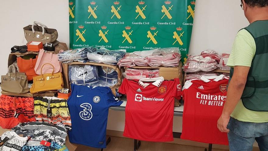 La Guardia Civil interviene 500 productos falsificados en el aeropuerto de Palma