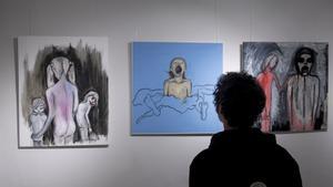 Una víctima de rituals sexuals amb menors expressa el seu horror a través de les seves pintures