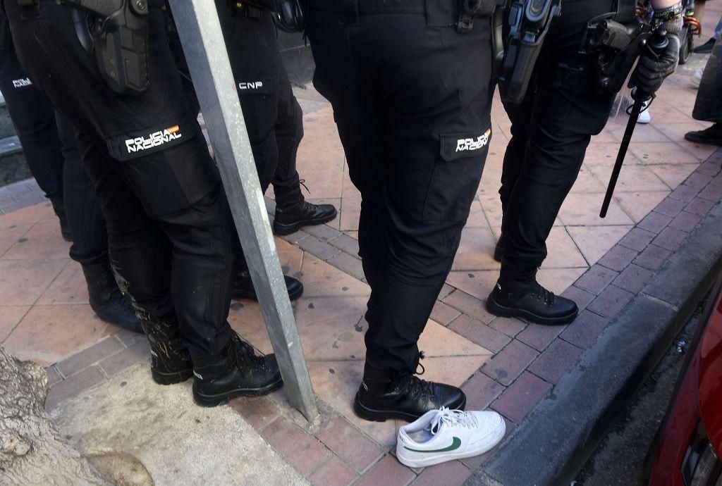Todas las imágenes de la protesta por la Ebau y las cargas policiales junto a la Consejería de Educación