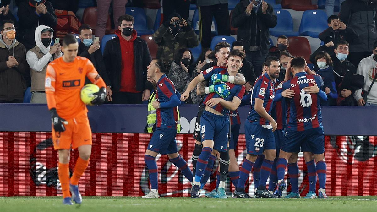 El Levante ganó al Elche y aprieta a sus rivales directos en la lucha por la salvación