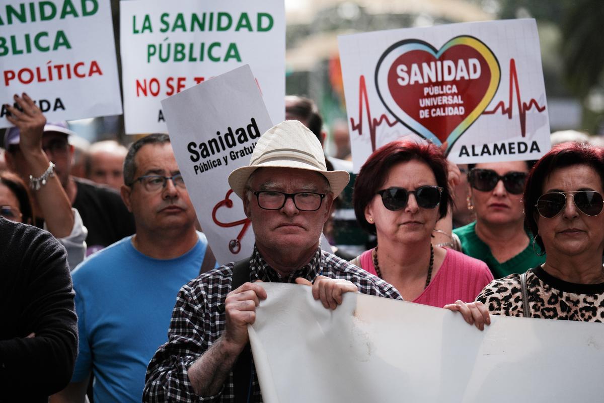 Manifestación en defensa de la sanidad pública convocada por la Marea Blanca