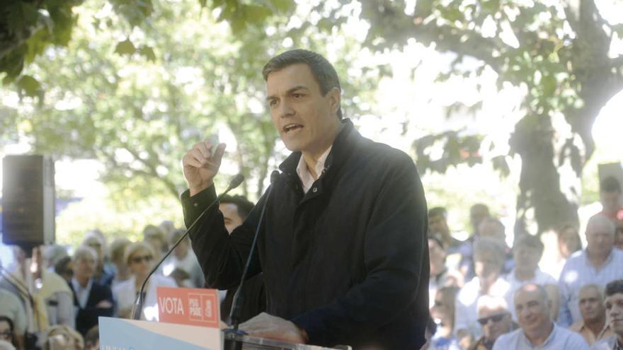 Pedro Sánches, durante su mítin, ayer en Vilagarcía. // Noé Parga