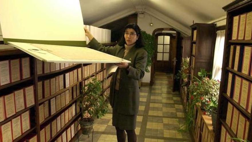 Ana Herrero, en el archivo municipal.