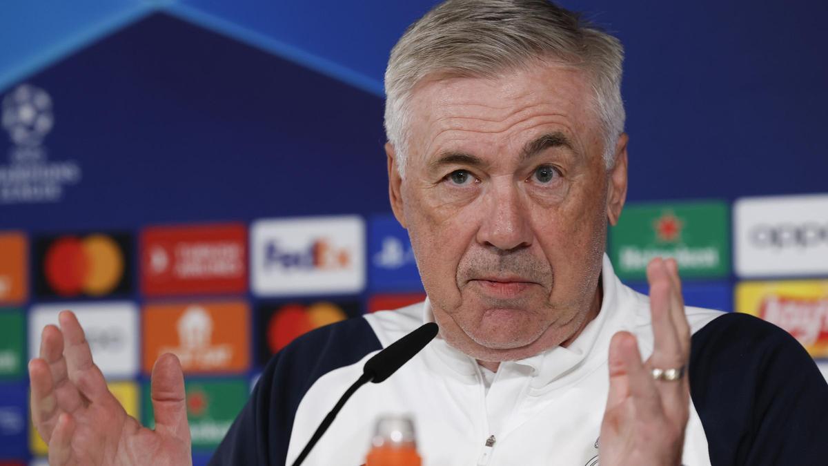 El técnico del Real Madrid, Carlo Ancelotti, durante la rueda de prensa en el 'Media Day' de la final de la Champions.