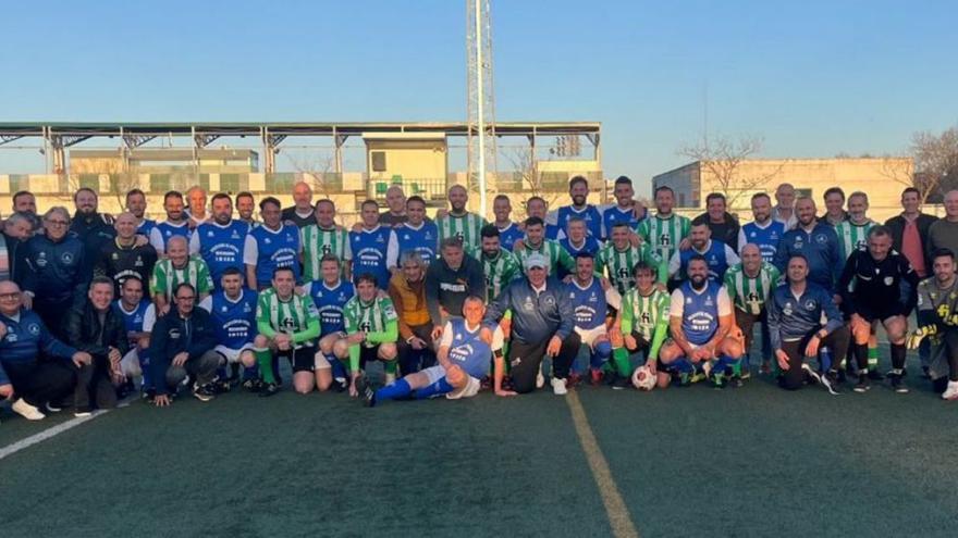 Los veteranos del Betis superan a los de Ibiza por 2-1 en el homenaje a Joaquín en Sevilla