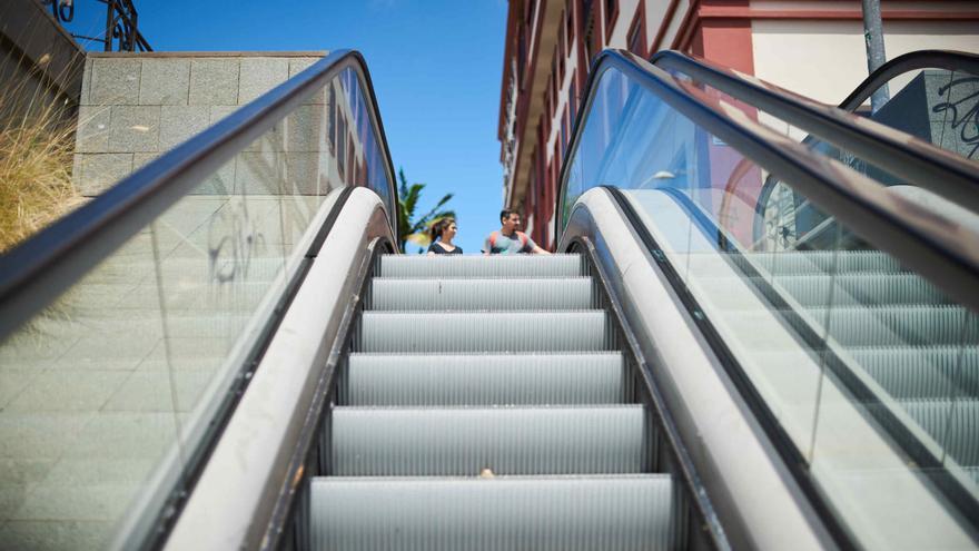 Entran en funcionamiento las escaleras mecánicas  del barranco de Santos