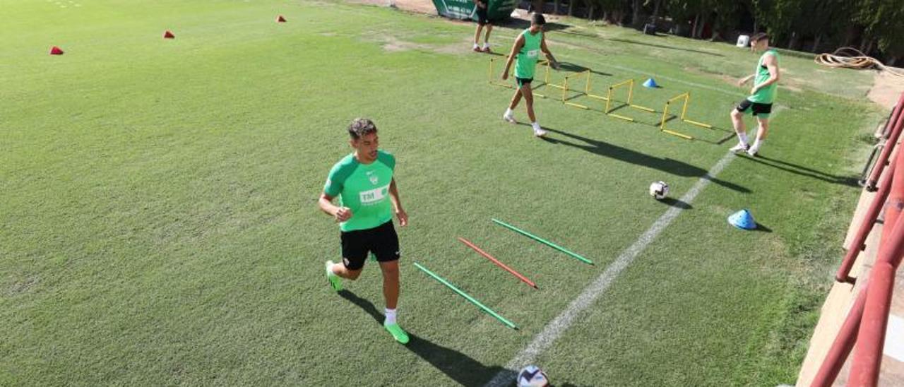 Ponce, Pastore y el recién llegado Clerc, entrenaron ayer al margen del grupo. | ANTONIO AMORÓS