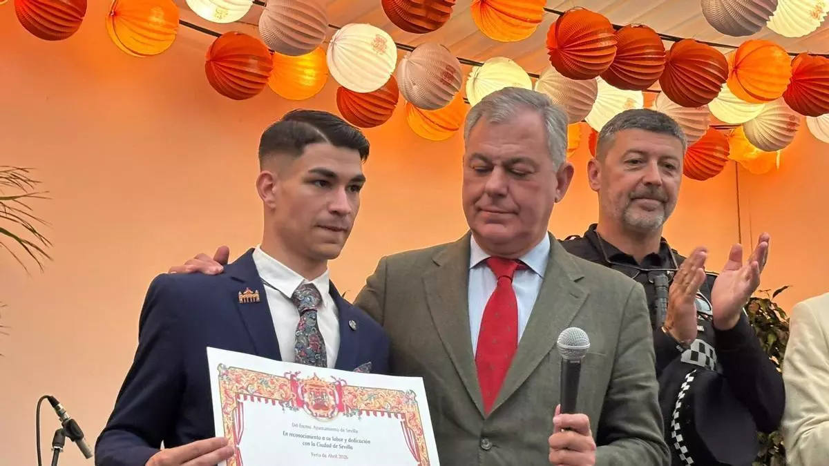 Luis, Vicente y David, los héroes que salvaron dos vidas en esta Feria de Sevilla: "El bebé se asfixiaba y decidimos no esperar"