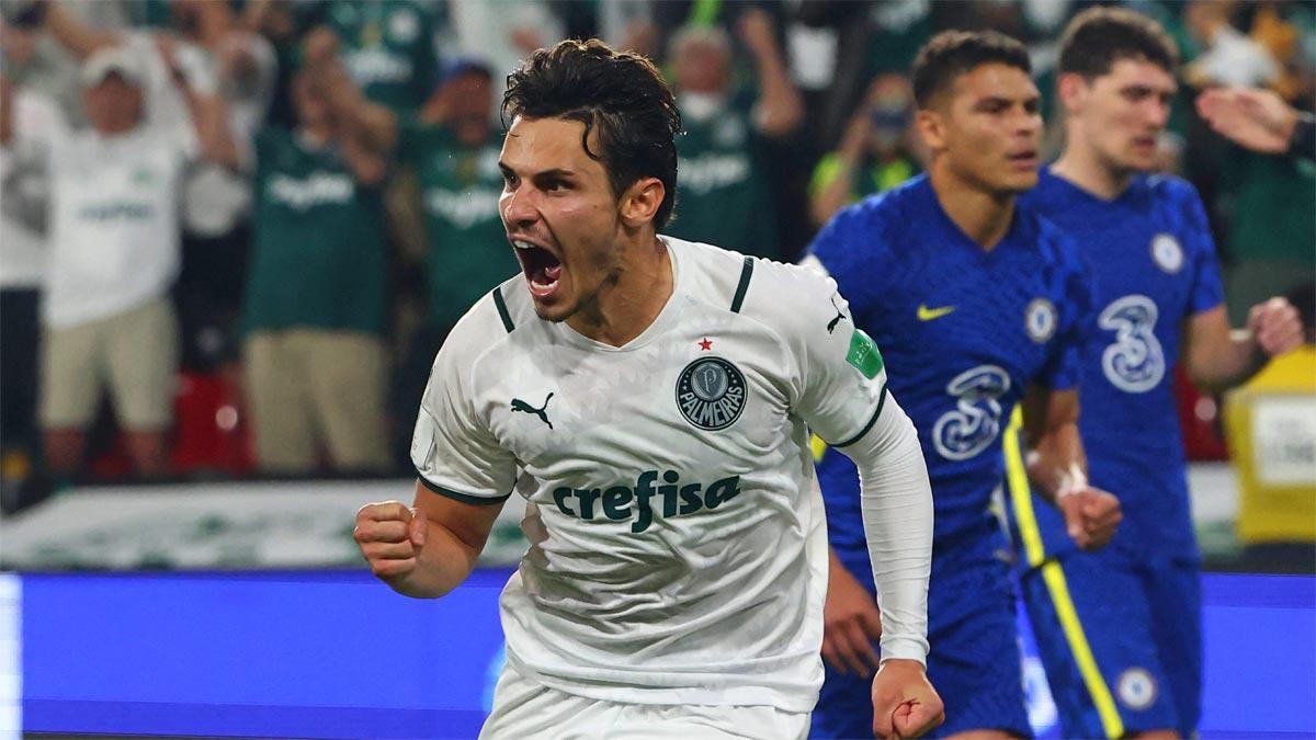 Raphael Veiga celebra el penalti que marcó en la final del Mundial de Clubes