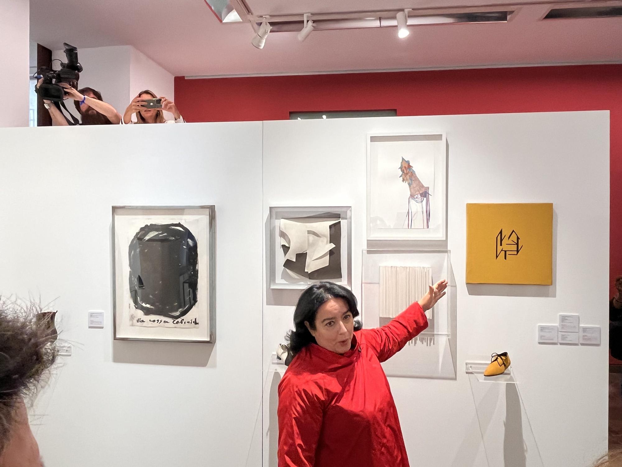 Exposición de la colección de arte y diseños de Sara Navarra en el Mubag