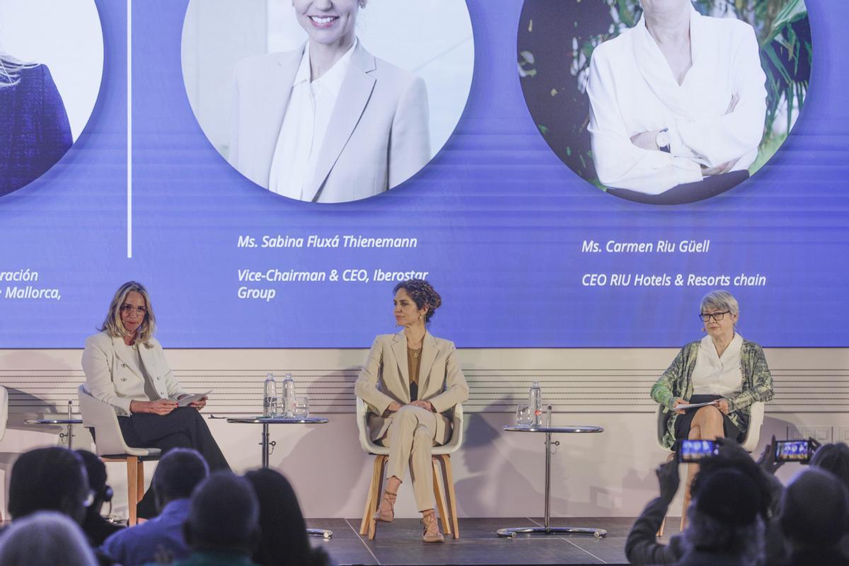 María Frontera durante la entrevista a Sabina Fluxá y Carmen Riu, en el centro de convenciones de Hipotels, en Platja de Palma.