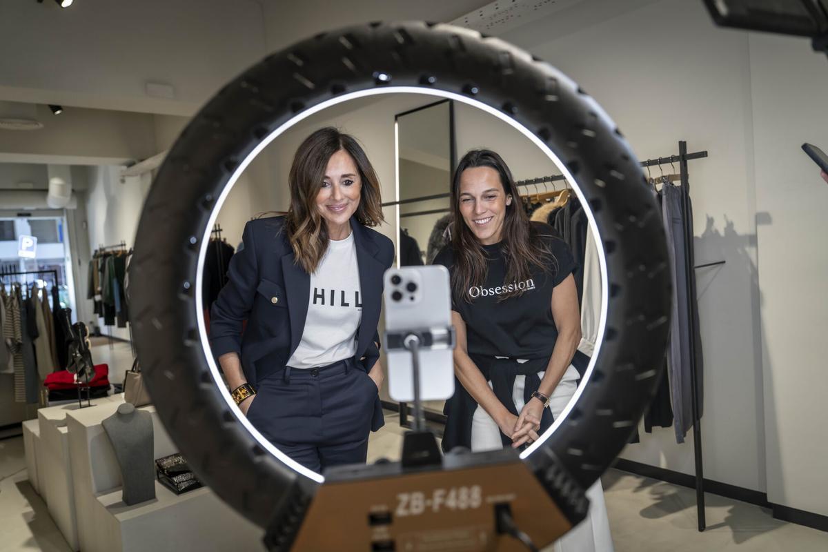 Barcelona 03/12/2025 Cultura. Entrevista con Georgina Escoda, exmodelo y CEO de la tienda y firma Bad Habits, pionera en traer a Barcelona marcas como la de Victoria Beckham. Sus 'lives' de Instagram arrasan cada miércoles. AUTOR: MANU MITRU