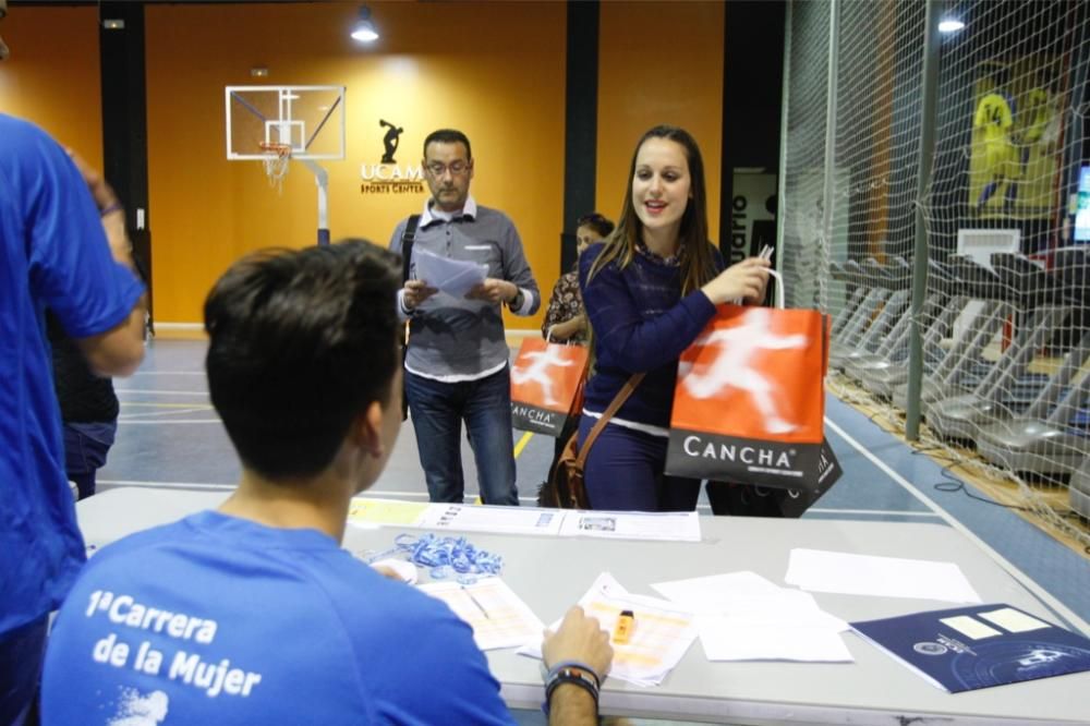 Entrega de dorsales de la Carrera de la Mujer