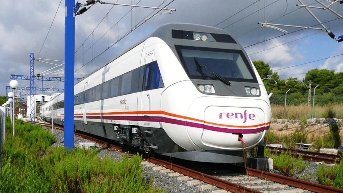 Un tren Intercity de Renfe.