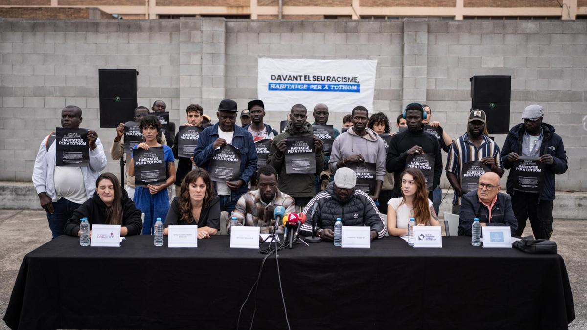 El colectivo de personas que ocupan el antiguo instituto B-9 de Badalona pide la suspensión del desalojo del recinto