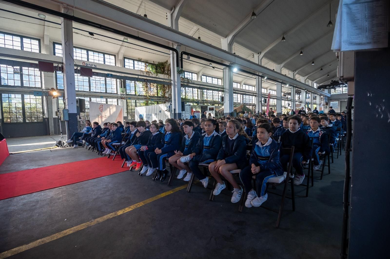 Visitas escolares a la exposición de Defensa en La Vega