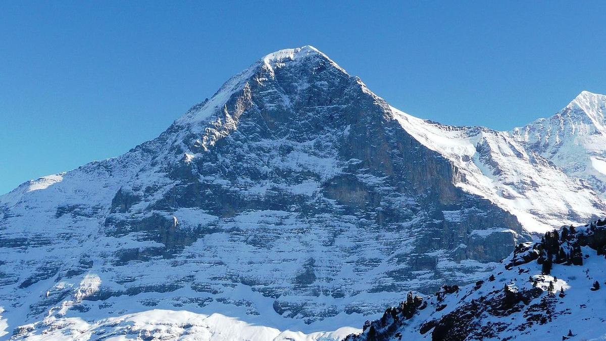 Vista panorámica de la montaña Eiger en los Alpes suizos