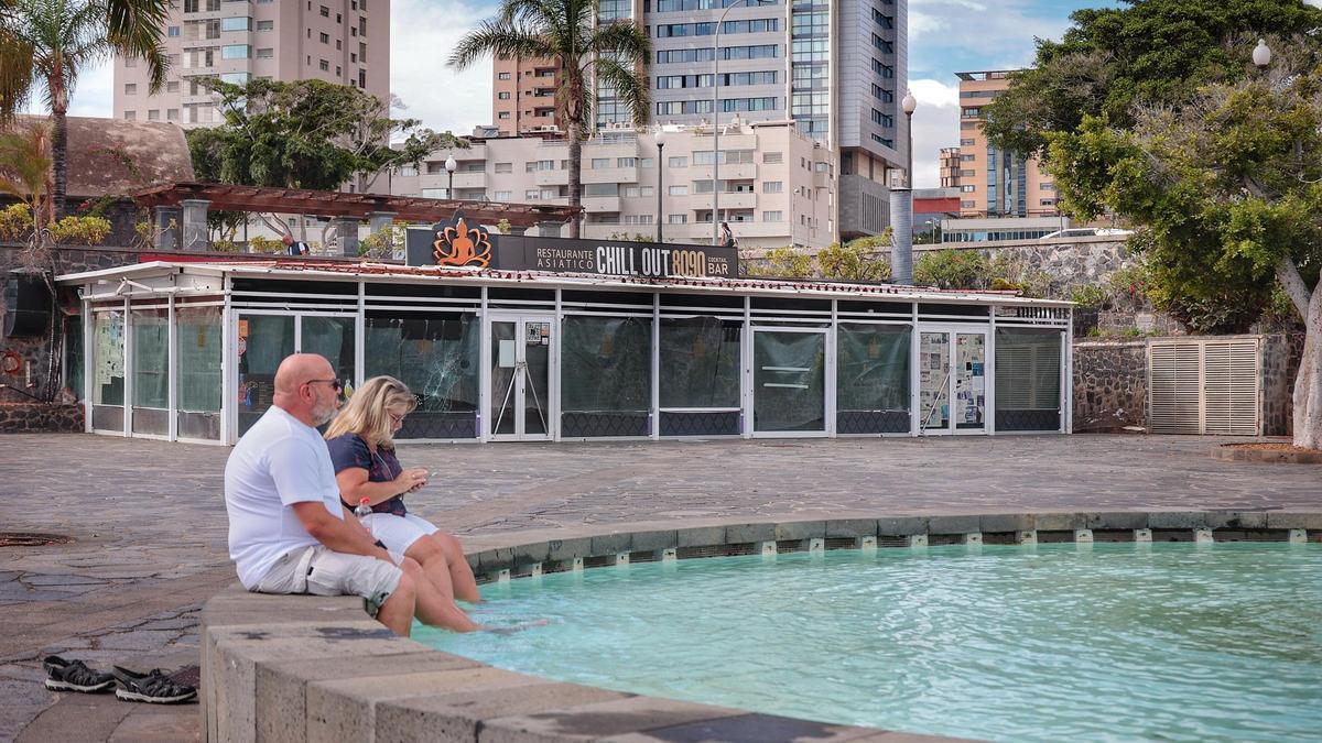 Uno de los locales abandonados y okupados en la zona del Castillo Negro.