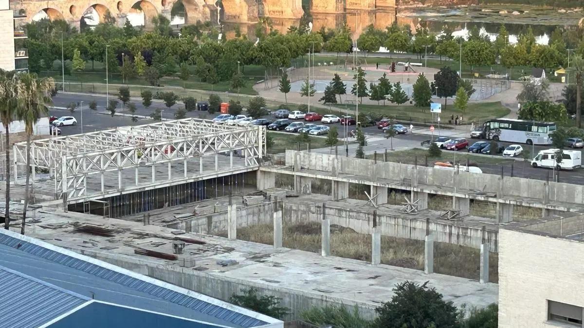 Estado de las obras de la piscina de la margen derecha.