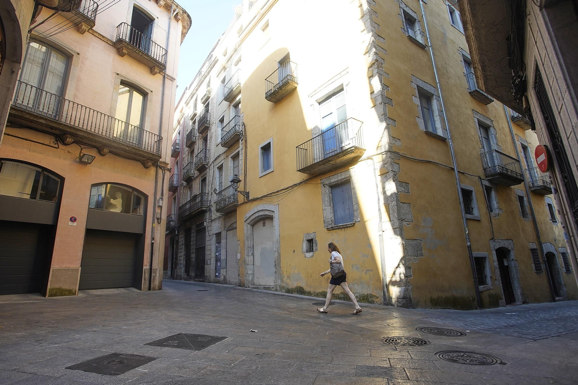 Les imatges de l'esfondrament de part d'un edifici del Barri Vell de Girona