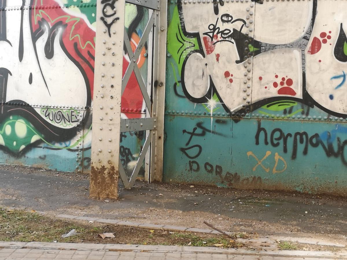 Así es el Gasómetro de Lebón, un testido del pasado industrial de la ciudad