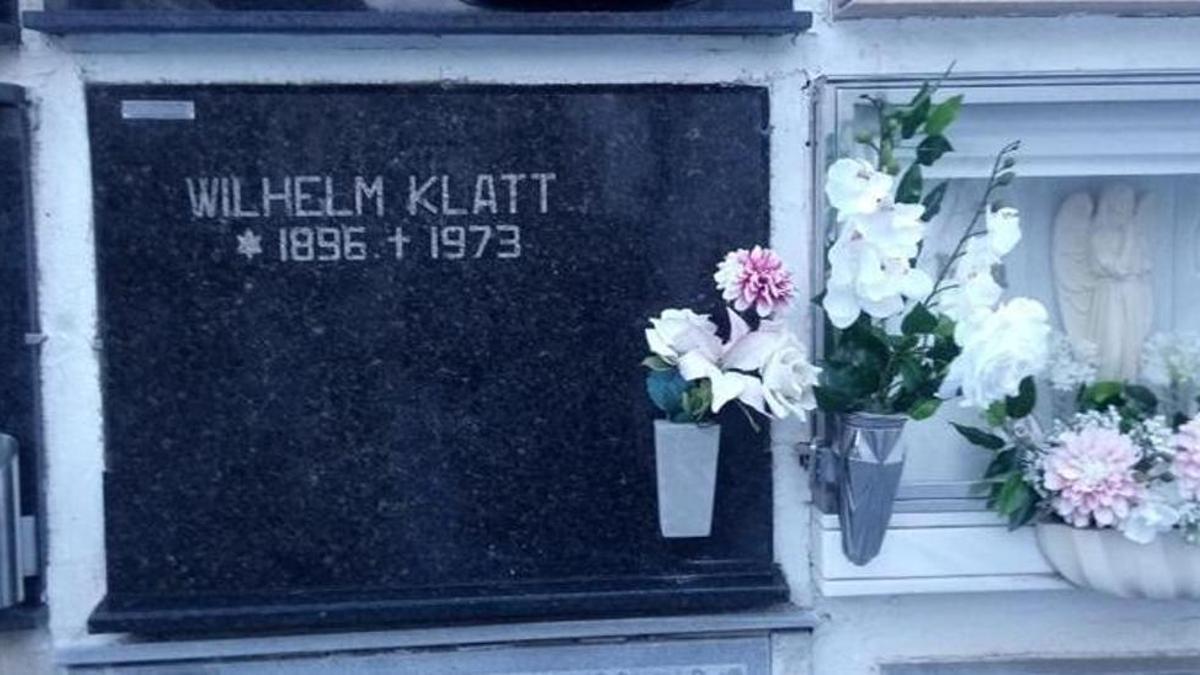 La lápida del residente alemán que yacía en el nicho que se vació para enterrar a otra persona