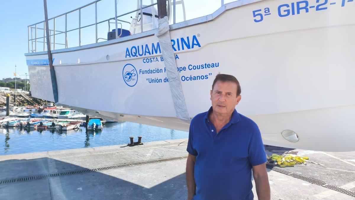 El fundador i propietària d’AquaMarina Costa Brava, Josep Maria Puig, davant de l’embarcació.