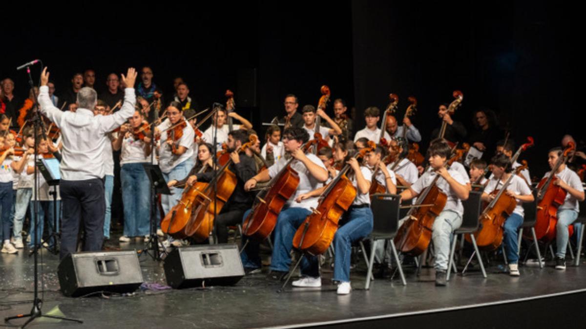 Un instante del último concierto del ciclo benéfico de Barrios Orquestados, anoche en Agüimes.