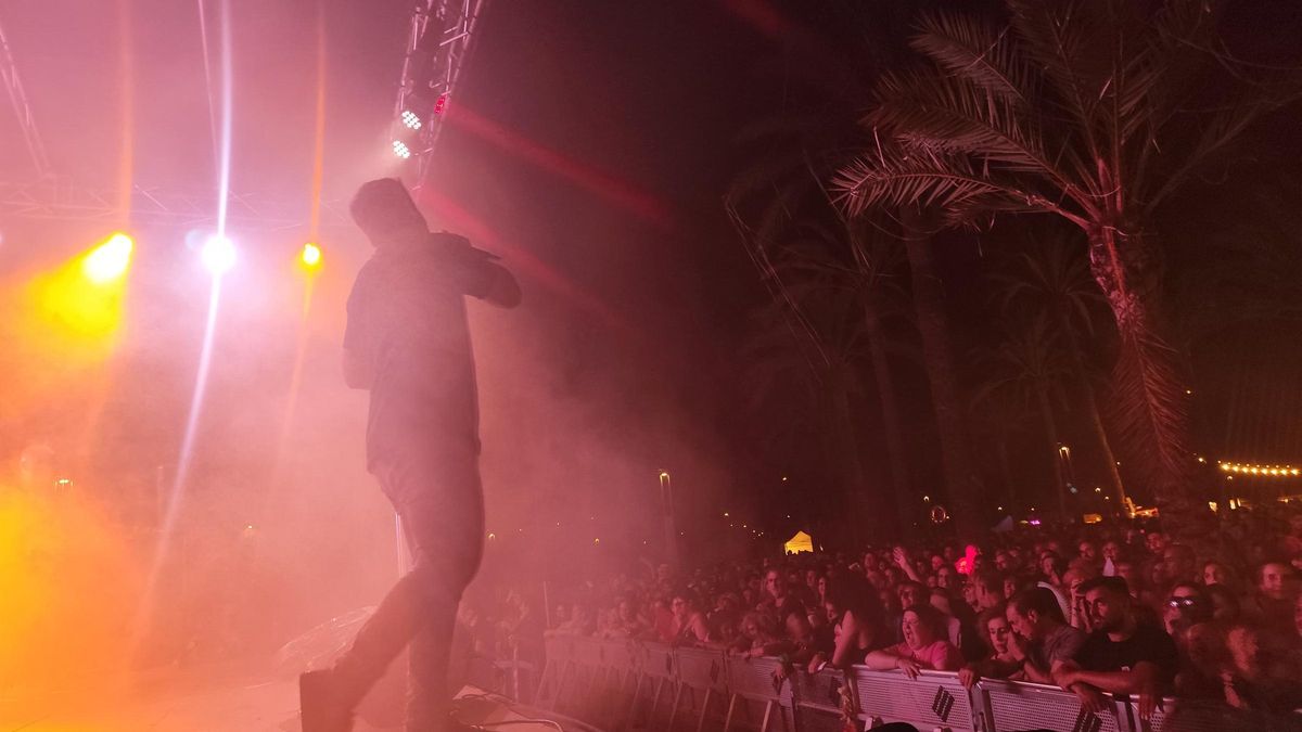 El Parc de la Mar vibra con la fiesta del Flexas: Antònia Font, la gran sorpresa de la noche