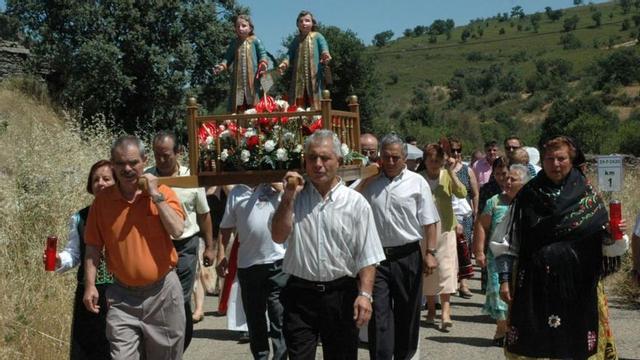 Procesión con los santos Justo y Pastor en Cerezal de Aliste. | CH.S.