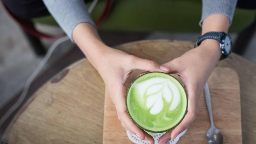 Las propiedades del té matcha, una variedad que se puede tomar en