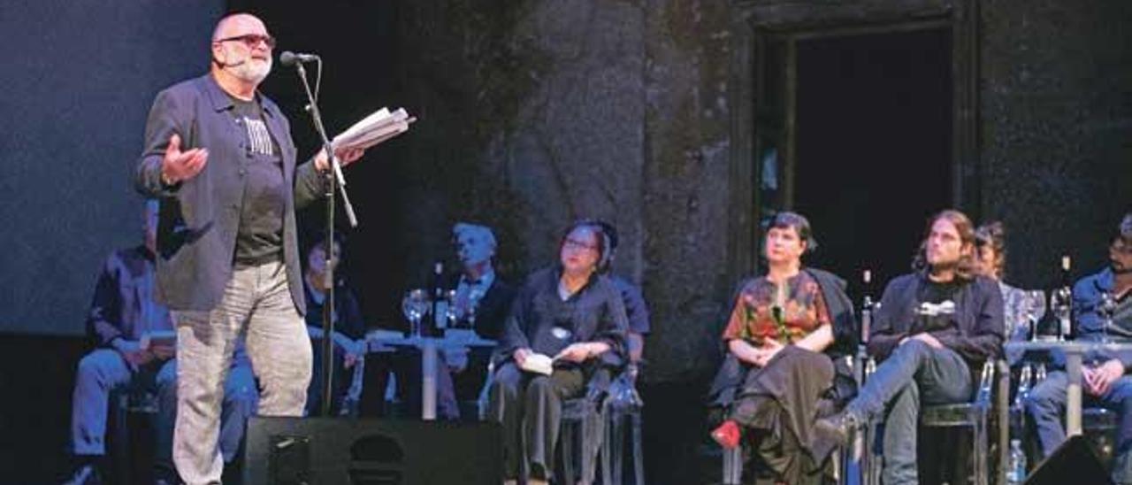Acte central del Festival de Poesia de la Mediterrània, el 26 de abril, al Teatre Principal de Palma.