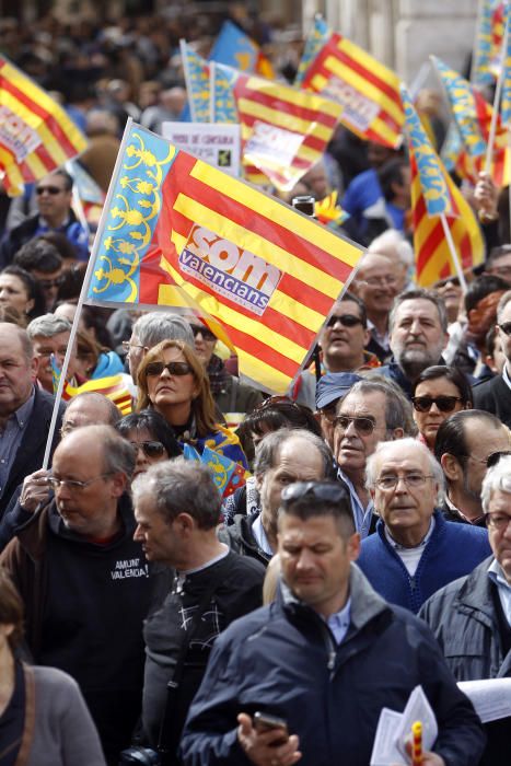 Concentración contra la AVL y en defensa de las Normes del Puig