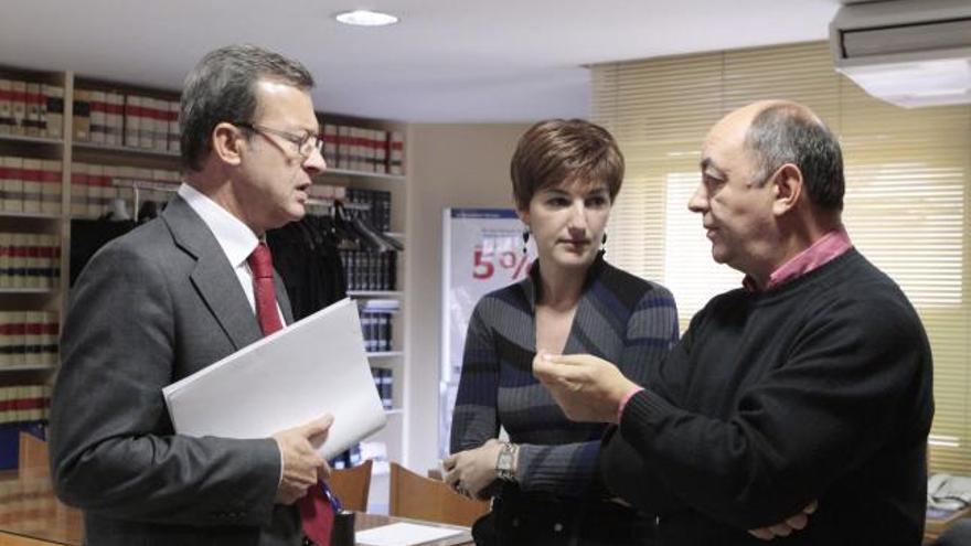 Ignacio Esbec (izquierda) en una reunión reciente entre abogados y jueces.
