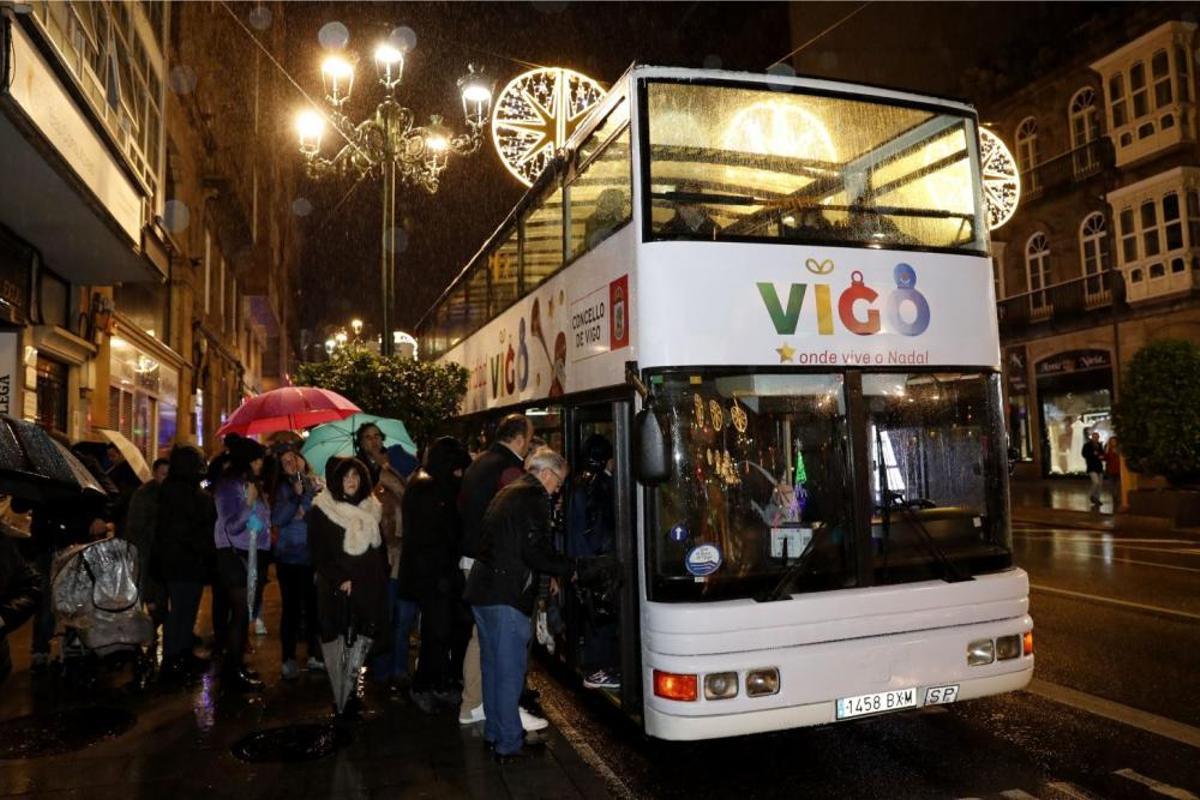 El Nadal Bus se estrena con un lleno. // J. Lores