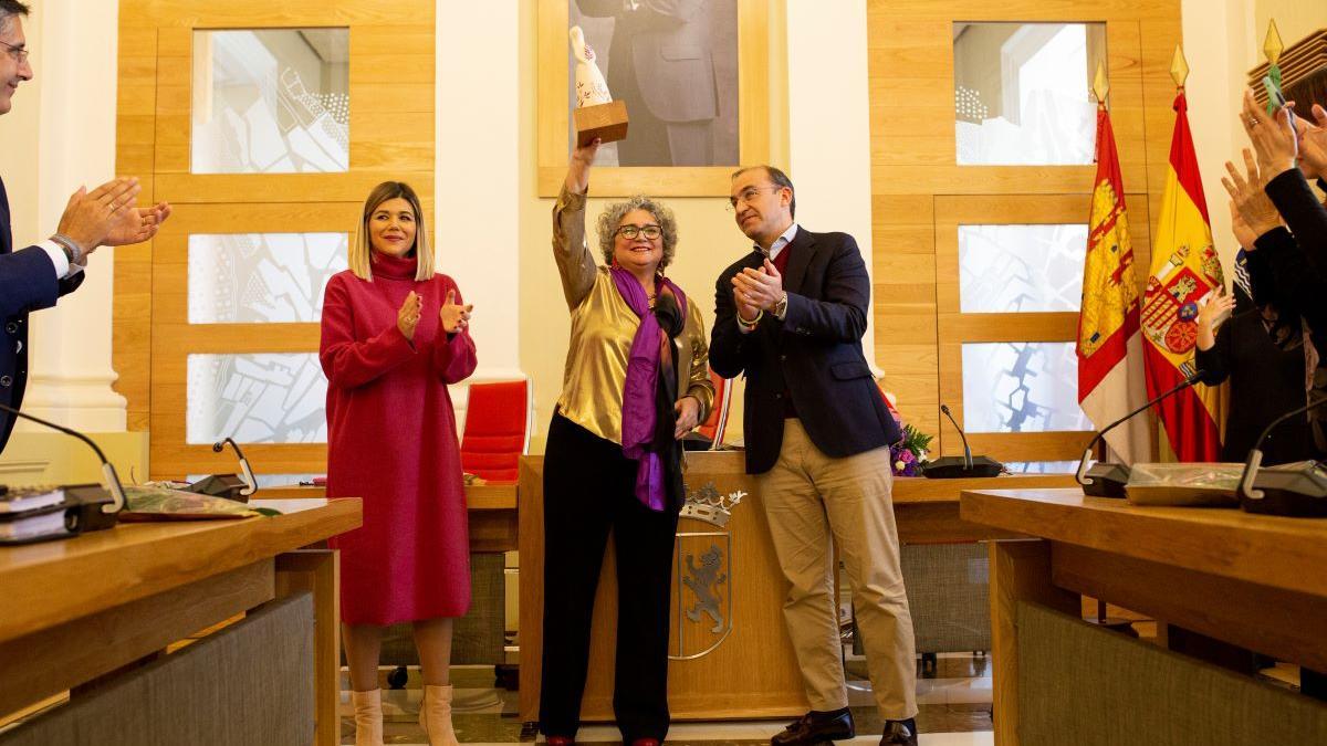 María José Pulido, tras recibir el 'Premio 25N' del Ayuntamiento de Cáceres.